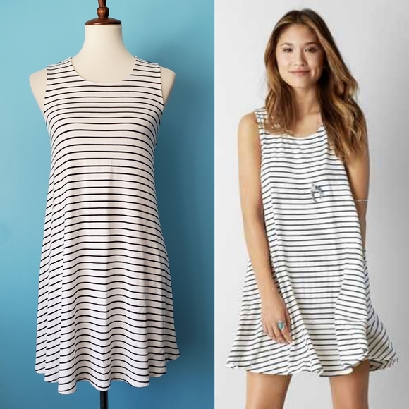 American Eagle Outfitters Dresses & Skirts - American Eagle Striped Open Back Swing Dress